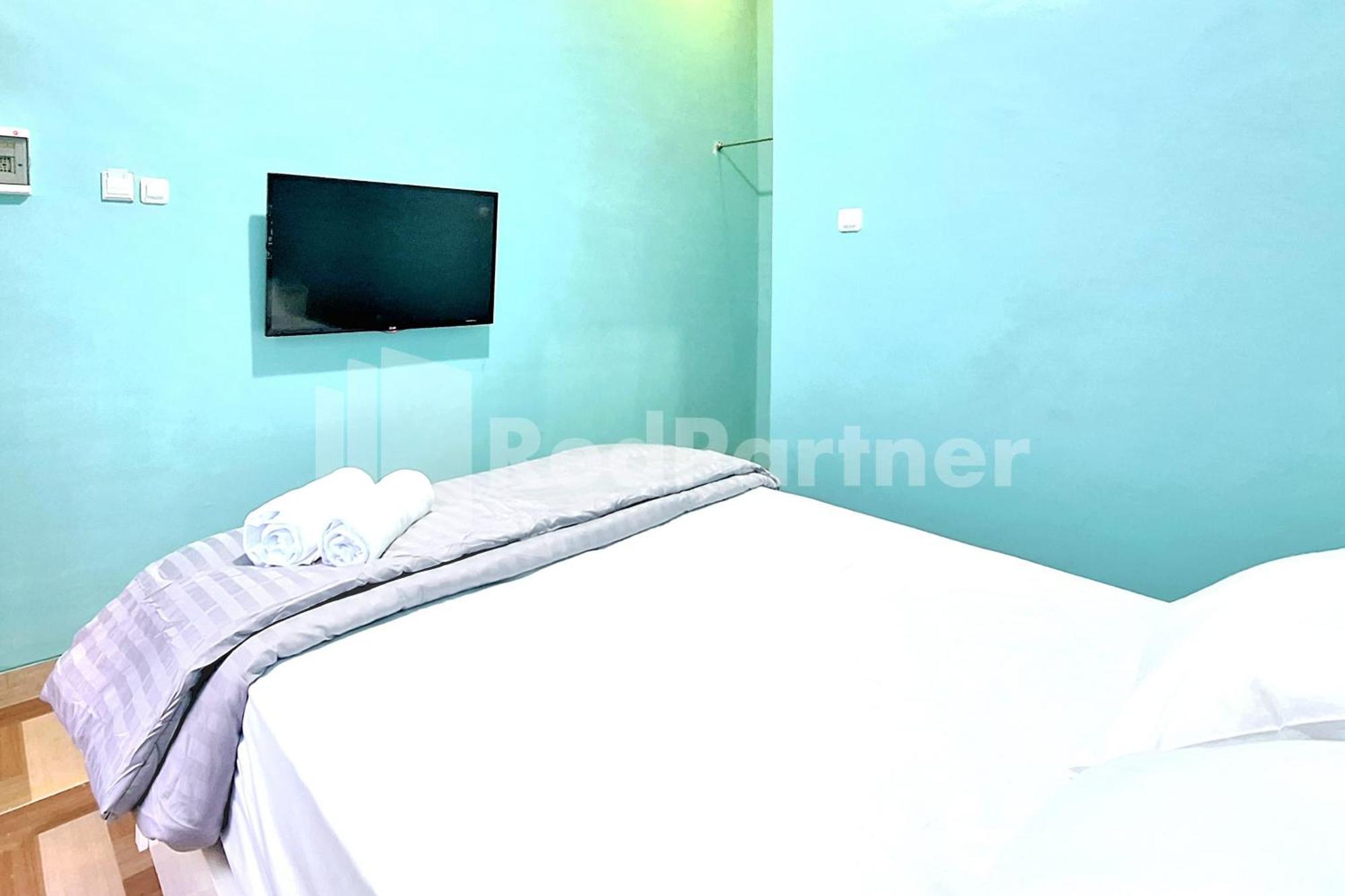 Griya Prashasta Mitra Reddoorz Hotel Kediri  Kültér fotó