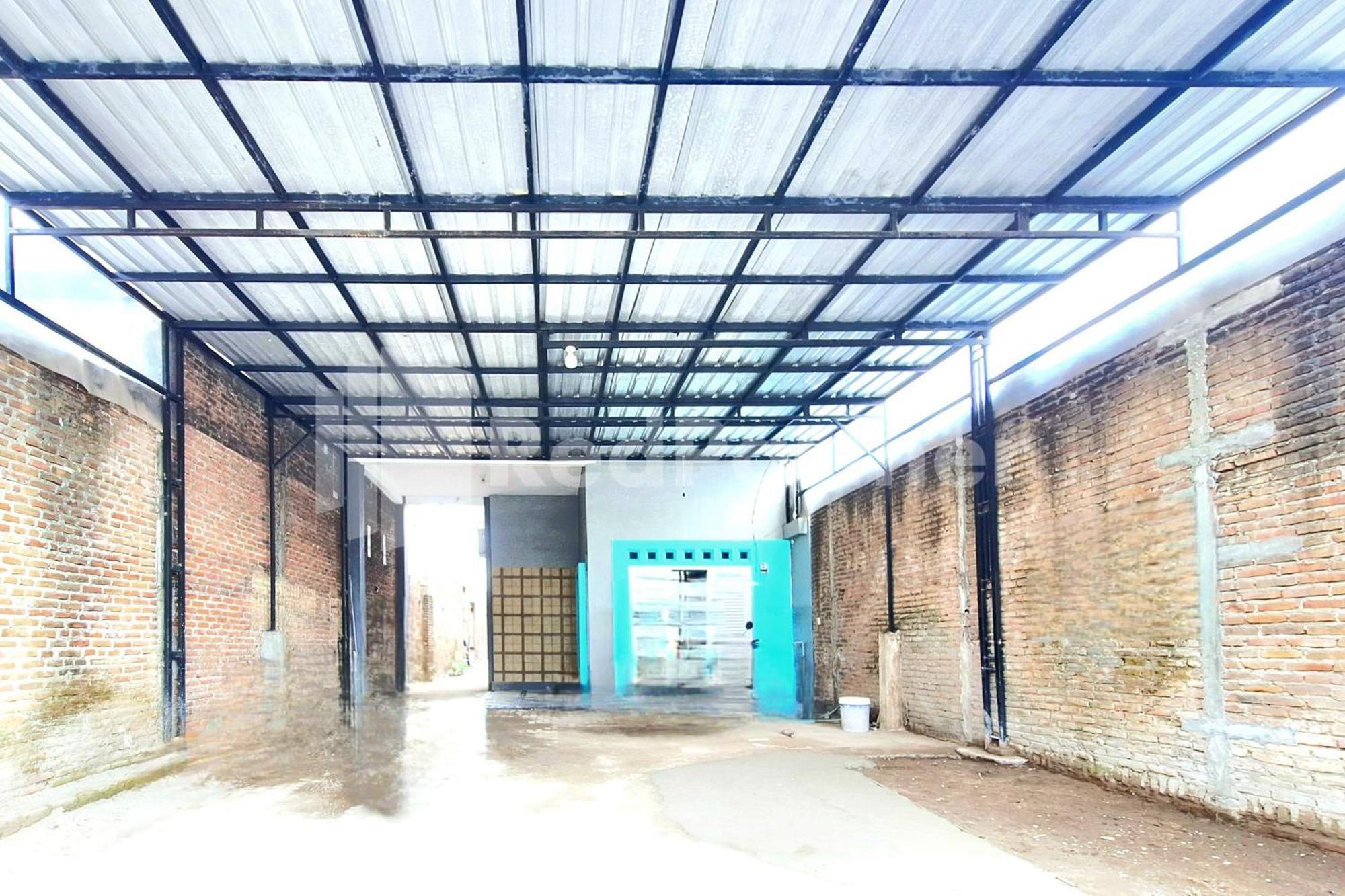 Griya Prashasta Mitra Reddoorz Hotel Kediri  Kültér fotó